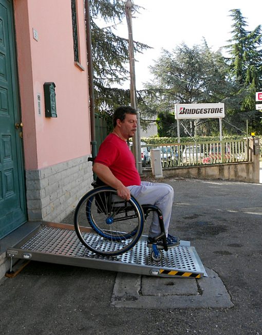 rampa disabili per gradini ingresso